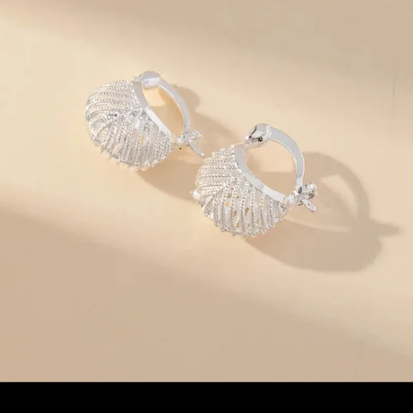 Fashion jewelry  NWOT 6 piece necklace set - Picture 6 of 10